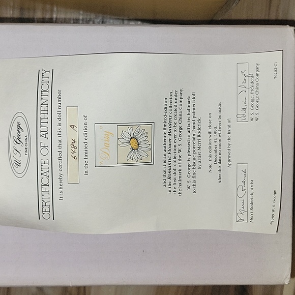 NWT Limited Edition Porcelain Romantic Flower Maidens "Daisy" 1990 - Picture 8 of 12